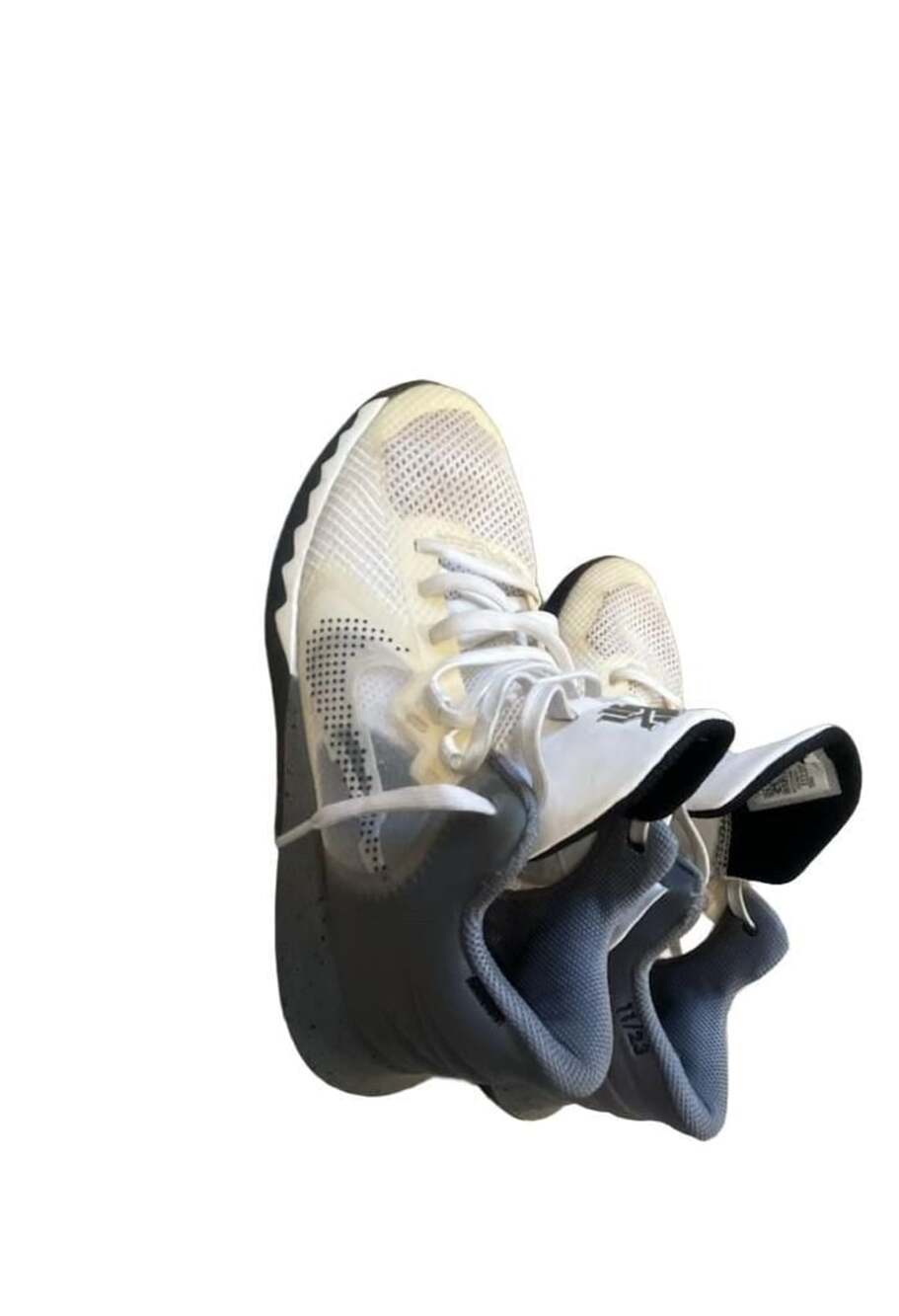 Nike Kyrie Flytrap 5 Size 4.5Y White Smoke Grey Basketball Shoes